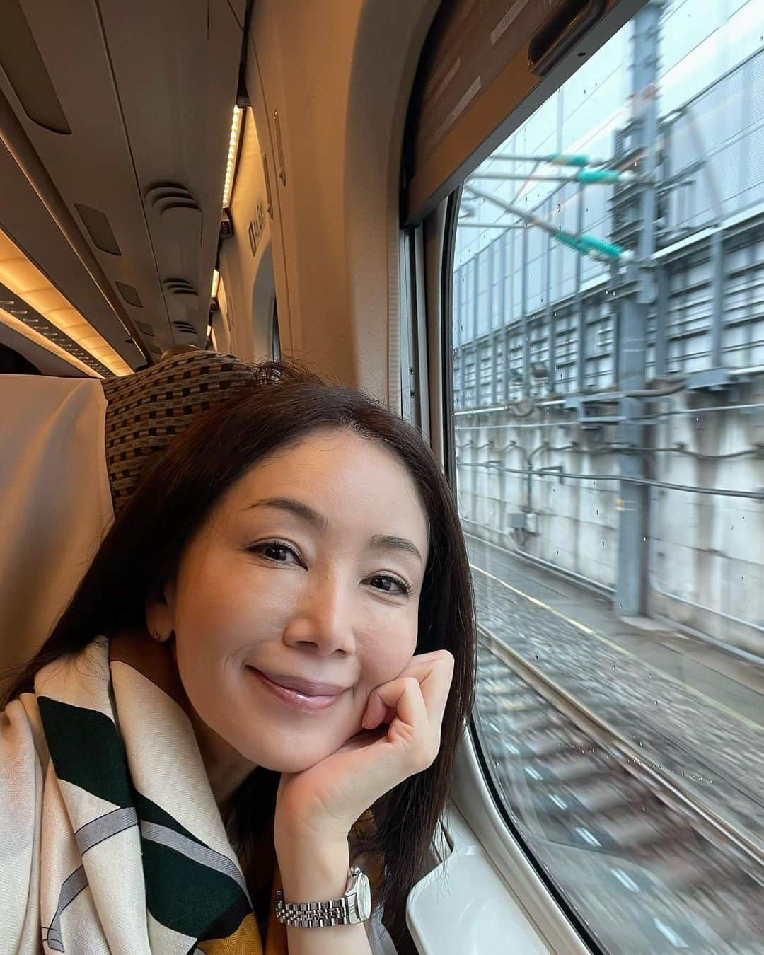 坂村かおるのインスタグラム：「先日「鉄板焼 THE VILLAGE OSAKA」さんへ ・ 一休では高評価だったので一度来てみたかった‼️ ・  カウンター８席の 鉄板焼き店 ！ ・ 厳選の黒毛和牛シャトーブリアンや高級海鮮、旬の野菜 、稀有なワイン‥ ・ シェフの会話がまたまた、面白い😆 ・ さすがの大阪❣️大大満足です☺️ ・ ・  いつも「いいね！」を頂きありがとうございます！ 皆さんのコメントに元気を貰っています😊  #クィーンオブ美魔女 #team美魔女 #美ST #坂村かおる #トータルビューティーアドバイザー #美しく老いる #バランス #美容 #コスメ #ファッション #今日のコーデ #トータルバランス #お洒落な人と繋がりたい #コスメ好きな人と繋がりたい #美意識高い人と繋がりたい #美魔女 #美魔女が変わる #アップデートしてる人と繋がりたい #自分らしくアップデート #鉄板焼thevillageosaka  #シャトーウブリアン」