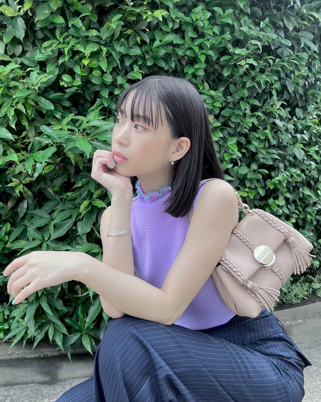 のインスタグラム：「@chloe のpenelope💼かわいい〜  柔らかいカラーが大人な女性らしさを出してくれてる気がする、 てかもう大人か。 #Chloe が似合う上品で洗練された大人な女性でありたいなぁ。 👸🏻」
