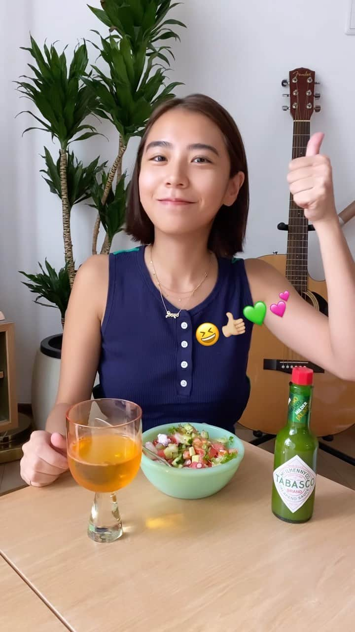 安保彩世のインスタグラム：「TABASCO®ハラペーニョソース💚💕 これからの季節に簡単にさっぱり食べられるセビーチェを作りましたぁ👩🏽‍🍳 ライム・レモンの爽やかさとTABASCO®ハラペーニョソースのピリッとした辛さがいいアクセントになるのよ〜 簡単おすすめレシピです💚✨  ぜひ作ってみてね👩🏽‍🍳💞  #タバスコ #TABASCO #TABASCO簡単おつまみ #毎日に元気をかける #lightthingsup #pr」