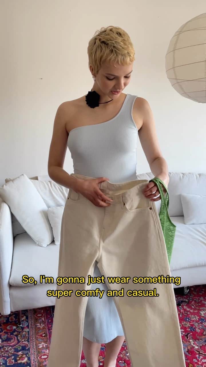 のインスタグラム：「Question: Ur going 2 see ur ex – what r u wearing? 🤔」