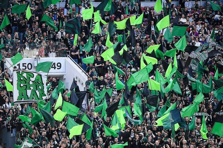 ジョン・コルドバさんのインスタグラム写真 - (ジョン・コルドバInstagram)「Orgulloso de este equipo!!! y a ustedes fans gracias por el apoyo fue increíble  @fckrasnodar 💚💚💚」6月13日 18時17分 - jhoncordoba9