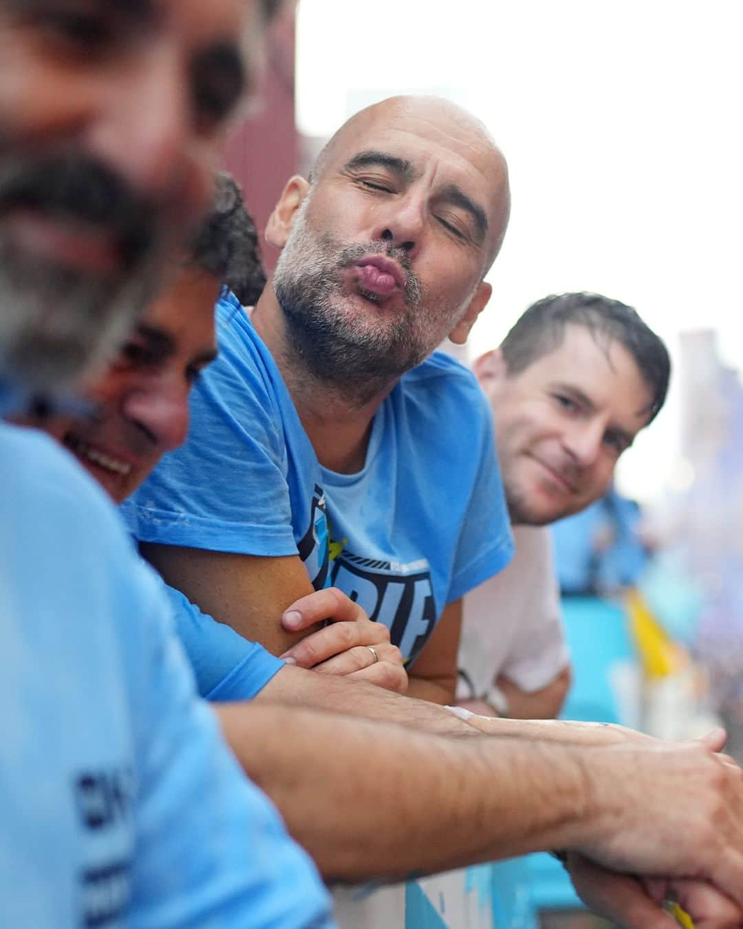 UEFAチャンピオンズリーグさんのインスタグラム写真 - (UEFAチャンピオンズリーグInstagram)「Swipe for some ❤️ from Pep 😅  #UCLfinal」6月13日 18時20分 - championsleague