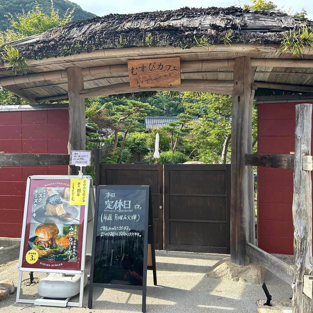 生山裕人さんのインスタグラム写真 - (生山裕人Instagram)「. 生山、またチーズケーキ売ります。  5月に、友人夫婦が営む広島県三原市の大人気『古民家カフェ&カフェ むすび(@musubi_mihara)』のバスクチーズケーキを、地元あべのハルカスで売りました。 （先日、そのカフェにも初めて遊びに行ってきました）  想像以上にたくさんの方に来ていただき、再びアルバイトのオファーが来ました。 （ハードル上げないで）  今度も、またまた生山の地元である天王寺です。  天王寺MIOです。  高校時代に何度訪れたことか…  そんな場所でアルバイトできるなんて感慨深いですね。  【アルバイト日時】 6/22(木)16〜21時   25(日)16〜21時  この2日で働きます。  前回は平日1日のみで 「土日やったら行ったのに〜！」 のお声をいただきましたので、2日間働きます🫡  ちなみに6/25(日)に一緒に働いてくれる方も募集してます！  11:00〜21:00の間で可能な方。 （特に14:00〜21:00歓迎）  アルバイト希望の方は、生山までDMください。  またたくさんの方にお会いできるのを楽しみにしております！！  マジで美味しいんで後悔させません。  るんっ。  #チーズケーキ #バスクチーズケーキ #広島 #広島カフェ #三原 #三原カフェ #スイーツ #ケーキ #天王寺 #天王寺MIO #天王寺スイーツ」6月13日 18時26分 - ikuyaman130