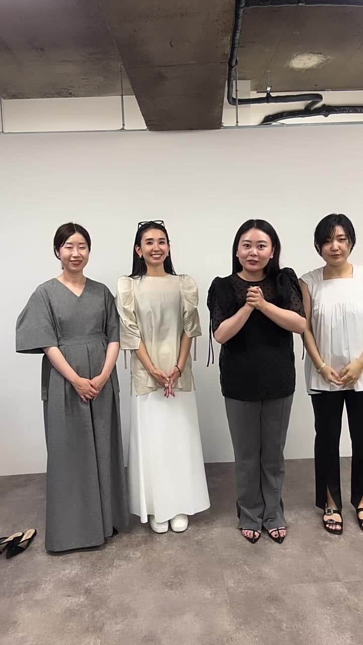 鈴木詩織のインスタグラム：「コラボアイテム♡コーディネートLIVE  全アイテム再販は6/15(木)20:00〜です🛒✨ @meri.onlinestore」
