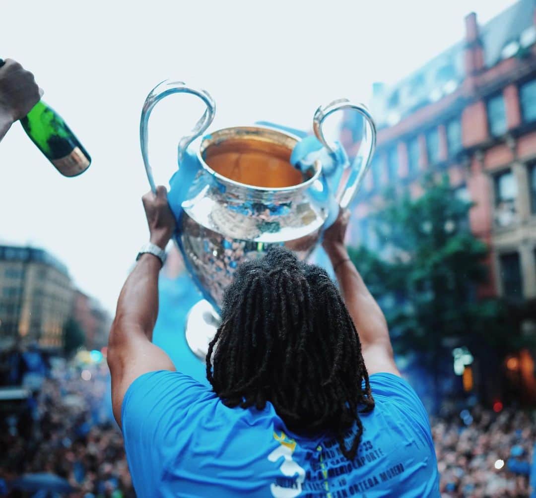 ナタン・アケさんのインスタグラム写真 - (ナタン・アケInstagram)「🤩💙 @mancity」6月13日 18時32分 - nathanake