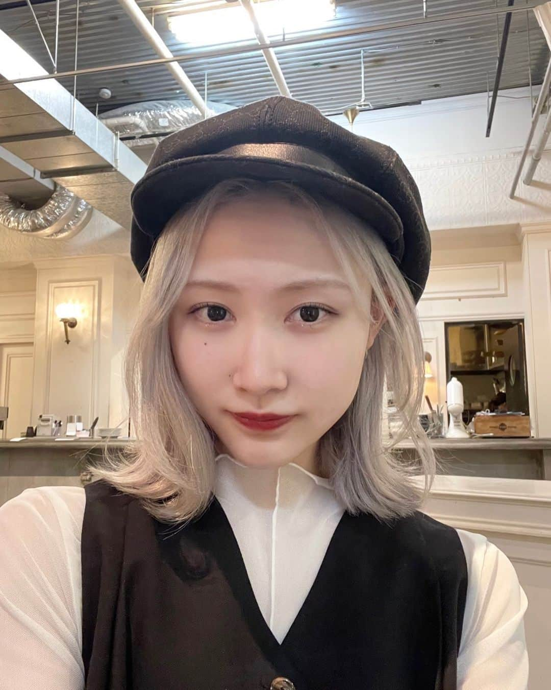 白井琴望さんのインスタグラム写真 - (白井琴望Instagram)「New hair color🩶  ホワイトラベンダー？ シルバー？ 可愛い色にしていただきました！！ ありがとうございます🧑🏼🤍  hair @yuya_coa  salon @coa_official_」6月13日 19時00分 - _shirai_kotono