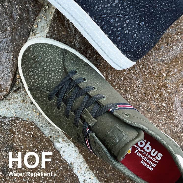 Mobus Footwearのインスタグラム：「HOF WR ロングセラーモデルHOF 2 WRが撥水加工を強化しマイナーチェンジしました。ナイロンの表面吹き付け加工から撥水層に漬けて染み込ませる加工に変更。雨の日も安心の生活撥水スニーカーです。  👟 ▶️Price:8,500 ▶️Size:36-44 ▶️Material：メッシュ、スウェード  ーーーーーーーーーーー 🔍 HOF WRの購入はアカウントトップの（@mobusofficial）から！   @mobusshop  @mobuskyoto  @mobusnagoya  @mobusshimokitazawa #mobus #モーブス #mobussneaker #モーブススニーカー #ドイツ #mobusofficial #mobusoriginal #HOFWR #おしゃれさんと繋がりたい #シンプルコーデ #タウン #デートコーデ #ビジカジ #Traditional #トラディショナル #walk #kickstagram #春コーデ #コーディネート #カジュアルコーデ #スニーカーコーデ  #足元コーデ #カジュアルファッション #キックス #スニーカー大好き #シューズ #ドイツ #ブンデスリーガ」