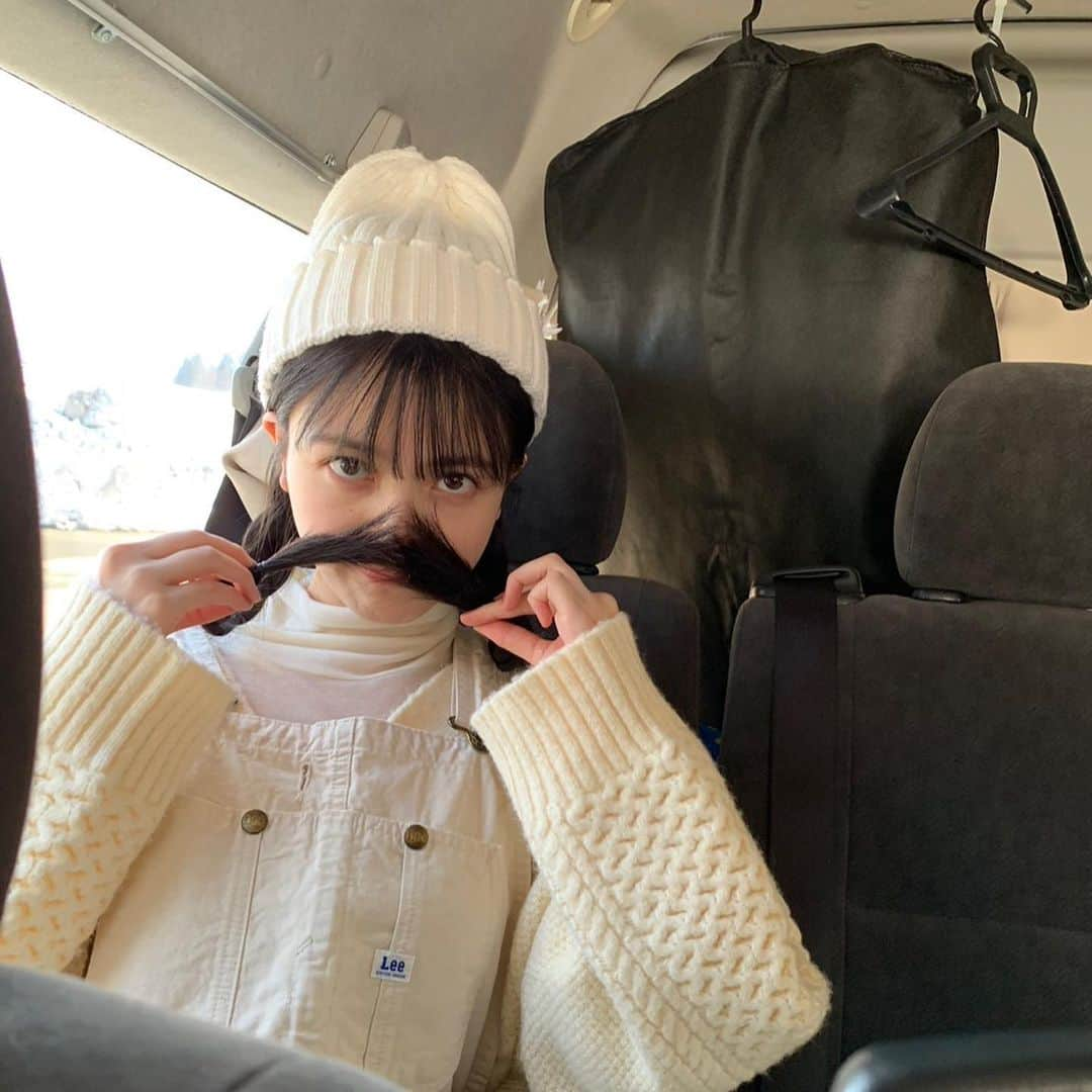 久保史緒里さんのインスタグラム写真 - (久保史緒里Instagram)「. 写真集発売まであと1ヶ月。 だんだんと完成へと近づいております… 東北の素晴らしさが伝わりますように。 山形県天童市で出逢った歩兵を添えて。 天童市は将棋の駒が有名です。 少しずつオフショットや撮影のお話もしていけたら…☺︎ #交差点」6月13日 19時00分 - kubo.shiori.official