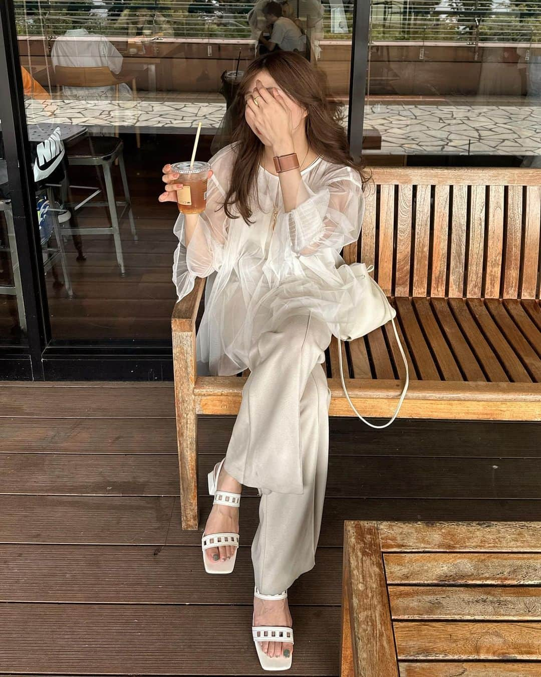 みなまつさんのインスタグラム写真 - (みなまつInstagram)「all white 🌪️ とってもシンプル。 ⁡ 今夜こそお洋服ぽちろう💋」6月13日 19時13分 - minamatsu_