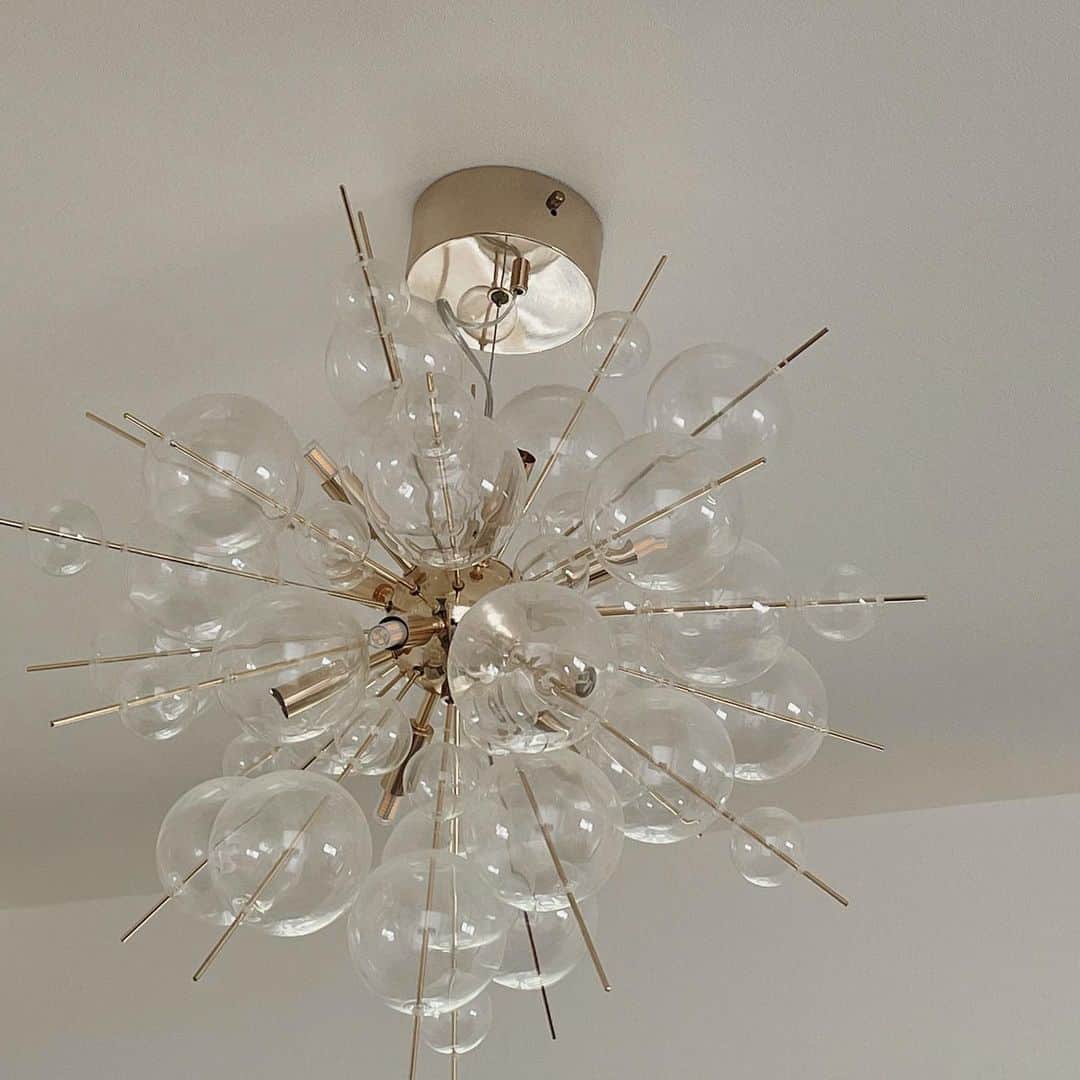 Tomomi Teradaのインスタグラム：「昼も夜もいつみてもかわいい💮  #bubblechandelier #バブルシャンデリア」
