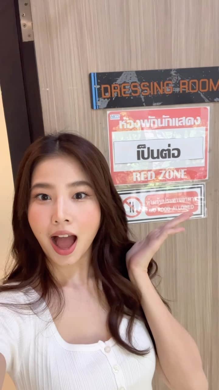 のインスタグラム：「ใครเป็นแฟนซิทคอมเป็นต่อบ้างค้าา ชอบเหมยลี่มั้ยยเตงงงง #sananthachat #เป็นต่อ」