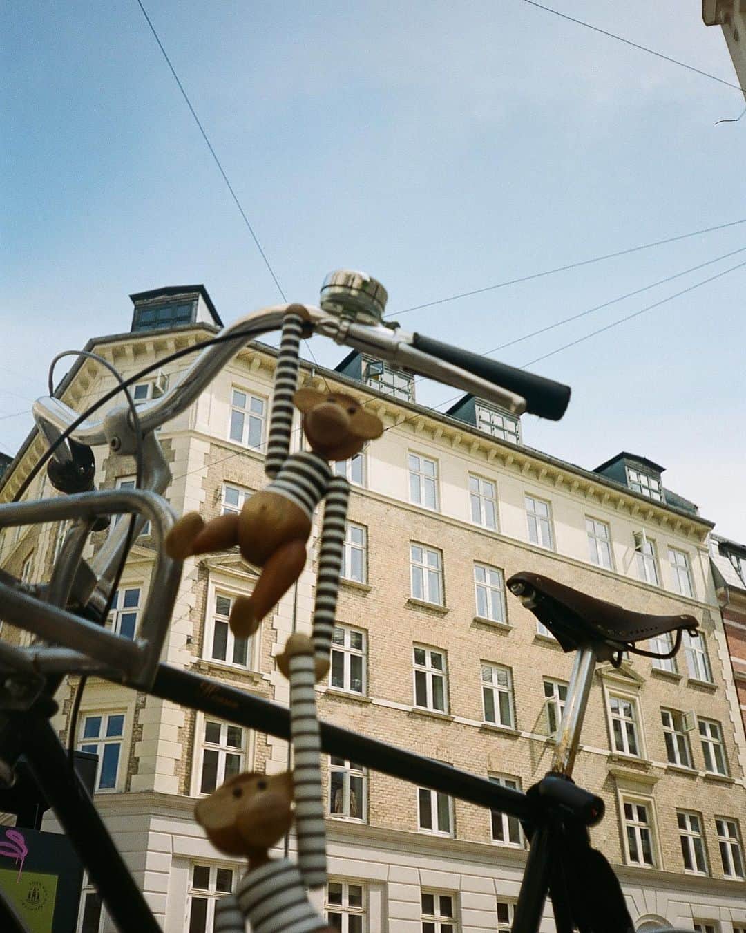 マッツノーガードのインスタグラム：「Today KAY visited Jægersborggade. Jægersborggade, has gone from living an anonymous life to being one of Copenhagen's hippest and buzzing streets. Have you been there? 🌷」