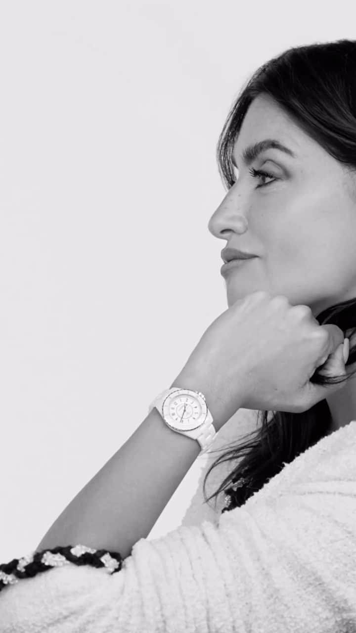 のインスタグラム：「@chanelofficial  J12 Interviews J12 #CHANELWatches #ItsAllAboutSeconds」