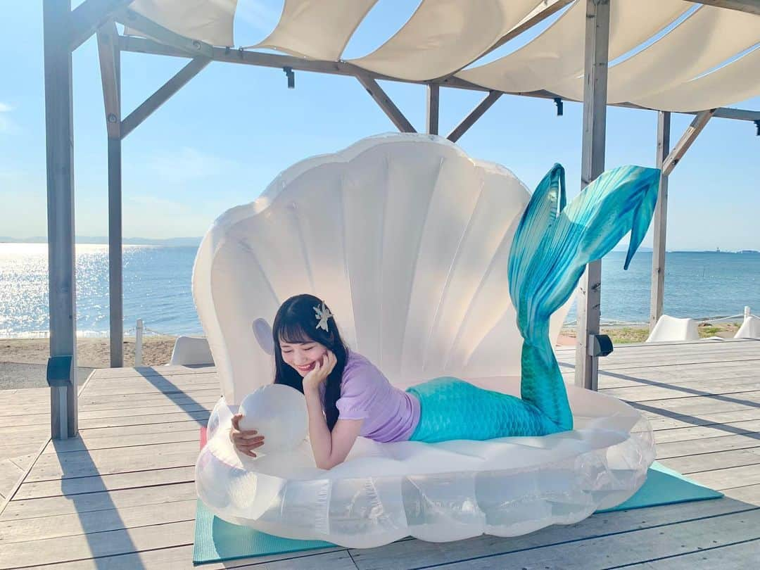 浅井麻里さんのインスタグラム写真 - (浅井麻里Instagram)「🧜‍♀️リトル・マーメイド🧜‍♀️ ⁡ 昨日投稿した動画の写真バージョン✨📸 ⁡ 憧れの人魚の尾ヒレ💓 アリエルと同じ色の尾ヒレがついて、 すごく嬉しかったし楽しかった❤️🧜‍♀️ ⁡ いつかこれつけてほんとに泳いでみたいなぁ✨🥹 ⁡ 実は結構重たくて、ばたばたさせるのがんばってるから 昨日投稿してる動画見てみてね🤣💕 ⁡ ⁡ ⁡ @TheDisneyPrincesses  @DisneyPrincessStyle @disneyprincessjp #リトルマーメイド #人魚 #アリエル #マーメイド #海辺 #ディズニープリンセス #アリエルコーデ #マーメイド体験 #mermaid #littlemermaid #mermaidtails #マーメイドスイム #アリエルバウンド #人魚姫 #ディズニーコーデ #ディズニーバウンド #アリエル仮装 #アリエルコスプレ #arielcosplay #ariel #thelittlemermaid #disneyprincess #DisneyPrincessStyle #partofyourworld #パートオブユアワールド #アンダーザシー #キスザガール #ディズニー映画」6月13日 19時50分 - mari_asai_625