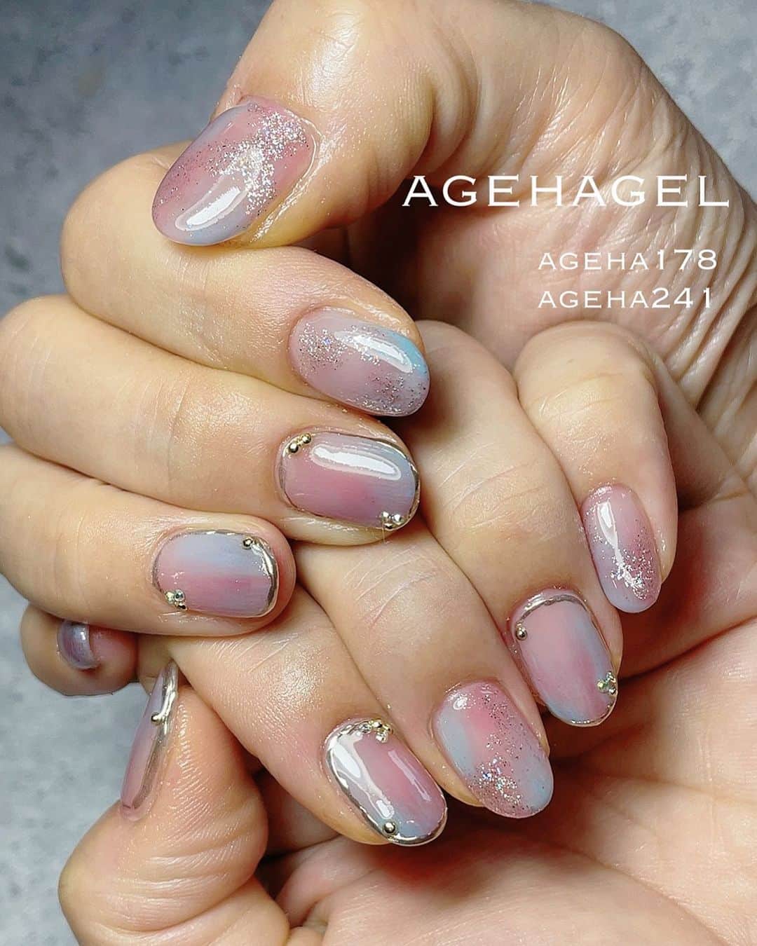 agehaのインスタグラム：「やんわり、ふんわり ブルー×ピンクの組み合わせ^ ^ #agehagel   やっと秋冬カラーのレシピが終わり、 次はイベント準備！^ ^  7月の新商品も めちゃくちゃ可愛いので そろそろ、、、 チラ見せしなくちゃーー！（笑）😳  今、ドタバタが続いてますが 楽しみにしていてくださいね❤️  いつも夏に冬の商品をつくり 冬に夏の商品を作るという 真逆の思考回路！^ ^（笑）  そして、 今週末は、、、 @tat_shinsaibashi  1本体験で心斎橋ーー^ ^  お会い出来るのを楽しみにしてます❤️」
