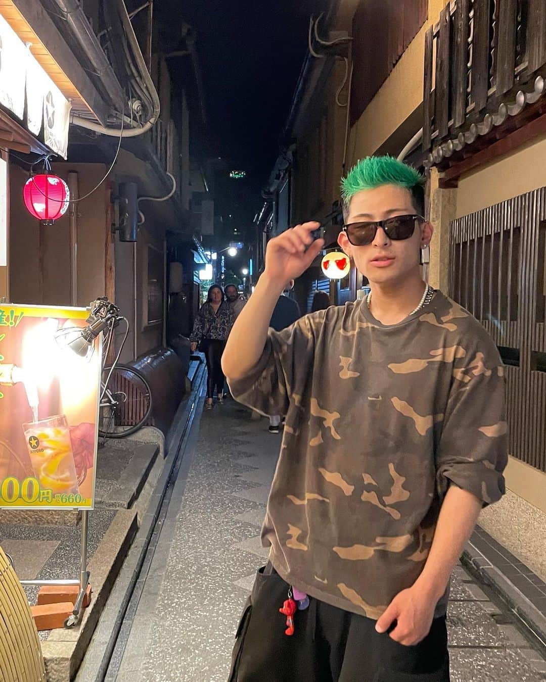 JustIn (ジャスティン)さんのインスタグラム写真 - (JustIn (ジャスティン)Instagram)「京都エモいです。好きです。 どこでしょう！  #京都 #日本一周 #キャンピングカー #緑の人 #ジャスティン」6月13日 19時52分 - just_in1102