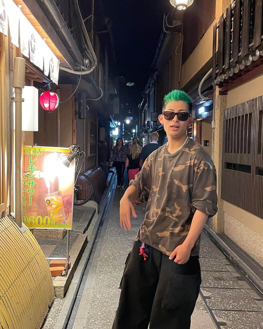 JustIn (ジャスティン)さんのインスタグラム写真 - (JustIn (ジャスティン)Instagram)「京都エモいです。好きです。 どこでしょう！  #京都 #日本一周 #キャンピングカー #緑の人 #ジャスティン」6月13日 19時52分 - just_in1102