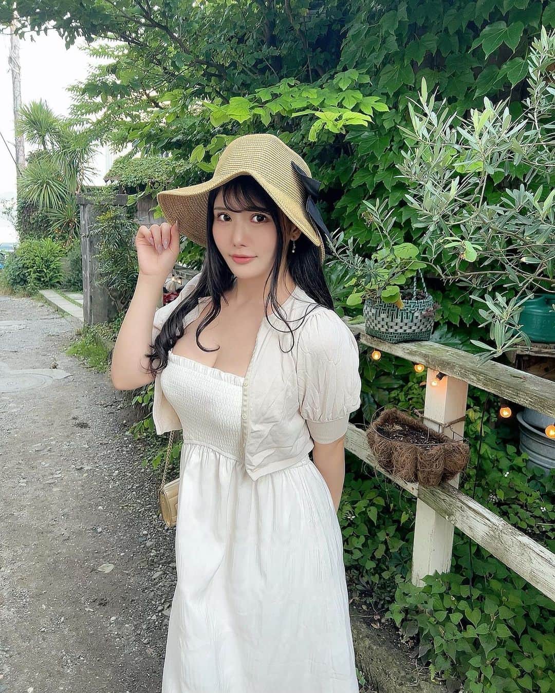 のインスタグラム：「茉日とデートなう？💗💗  #インスタグラビア　#instalove #follow #グラビア #扎心了 #like #tokyo #ootd #style #photo  #love #instagravure #맞팔  #东京 #model #Japanesegirl #photooftheday #tbt #igers #instadaily」