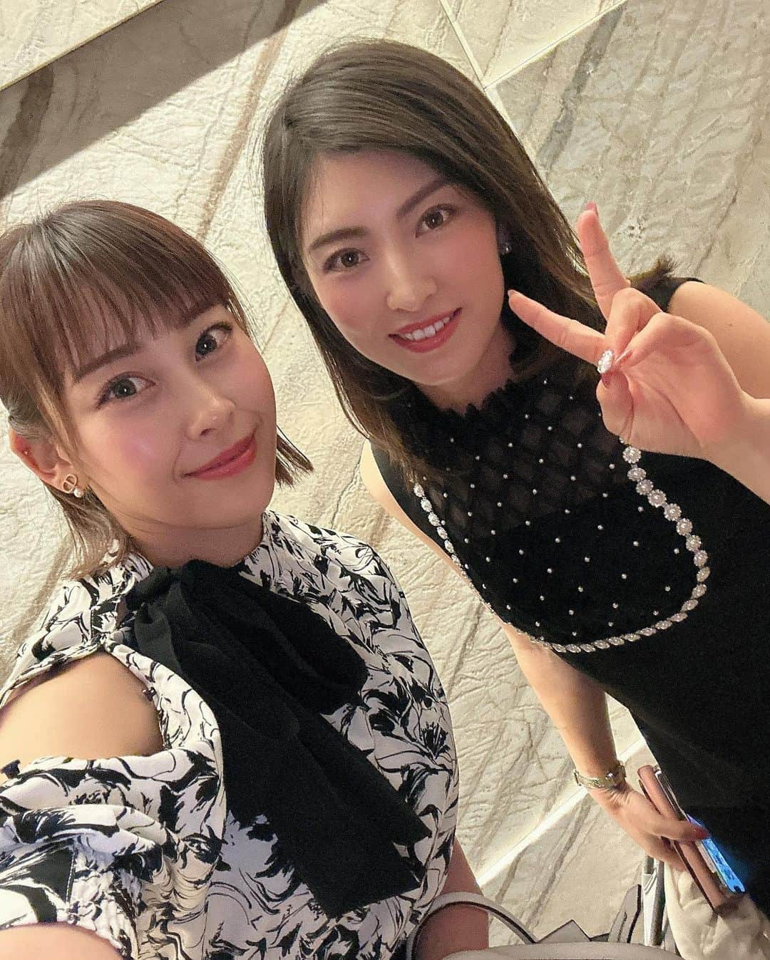 岡田唯花さんのインスタグラム写真 - (岡田唯花Instagram)「. 来週の、アースモンダミンカップの下見ラウンドに私もお邪魔させて頂きました⛳️ . ツアー仕様になってる難しいコースをまわれて、桃ちゃんとのラウンドにとても勉強になりました🤔📝 . . 桃ちゃん、来週頑張ってね❤️‍🔥❤️‍🔥 . . . ちなみにアースジェットとモンダミンのヘッドカバー可愛すぎん⁉️😍笑 . 最後は私服🤫笑 . .  ⁡ #アスモ #アスモゲイムス　#asmo #ゴルフ #ゴルフ女子 #ゴルフコーデ #ゴルフ女子コーデ #ゴルフウェア #ゴルフ場 #ゴルフ好き #ゴルフ大好き #ゴルフウェアコーデ  #golf #golfswing #golfwear #golfgti #golflife #golfr #golftips #golfstagram #golfaddict #golfpro #golf女子　#高尔夫球 #高尔夫球服　#高尔夫女孩　#高尔夫球场　#アース製薬 #アースジェット #モンダミン」6月13日 19時57分 - yuican_61