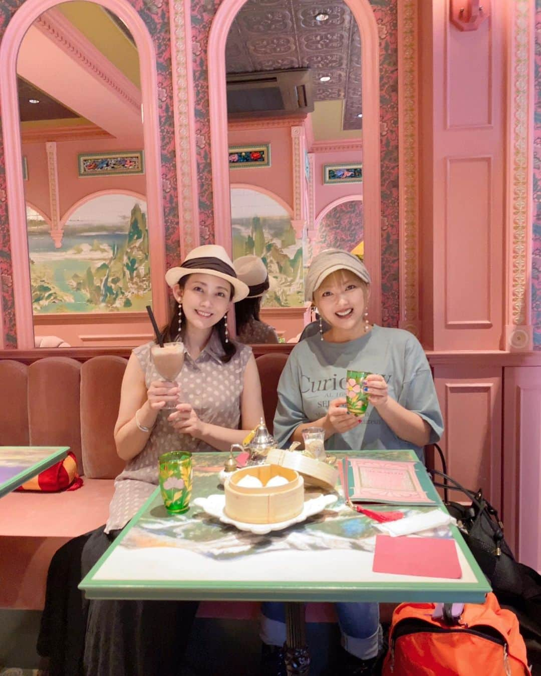 田中美里さんのインスタグラム写真 - (田中美里Instagram)「まりやちゃんと。 ランチの後にとっても可愛いカフェで。  #山田まりや #話がつきません #イヤリングが似てた」6月13日 19時57分 - misatotanaka77