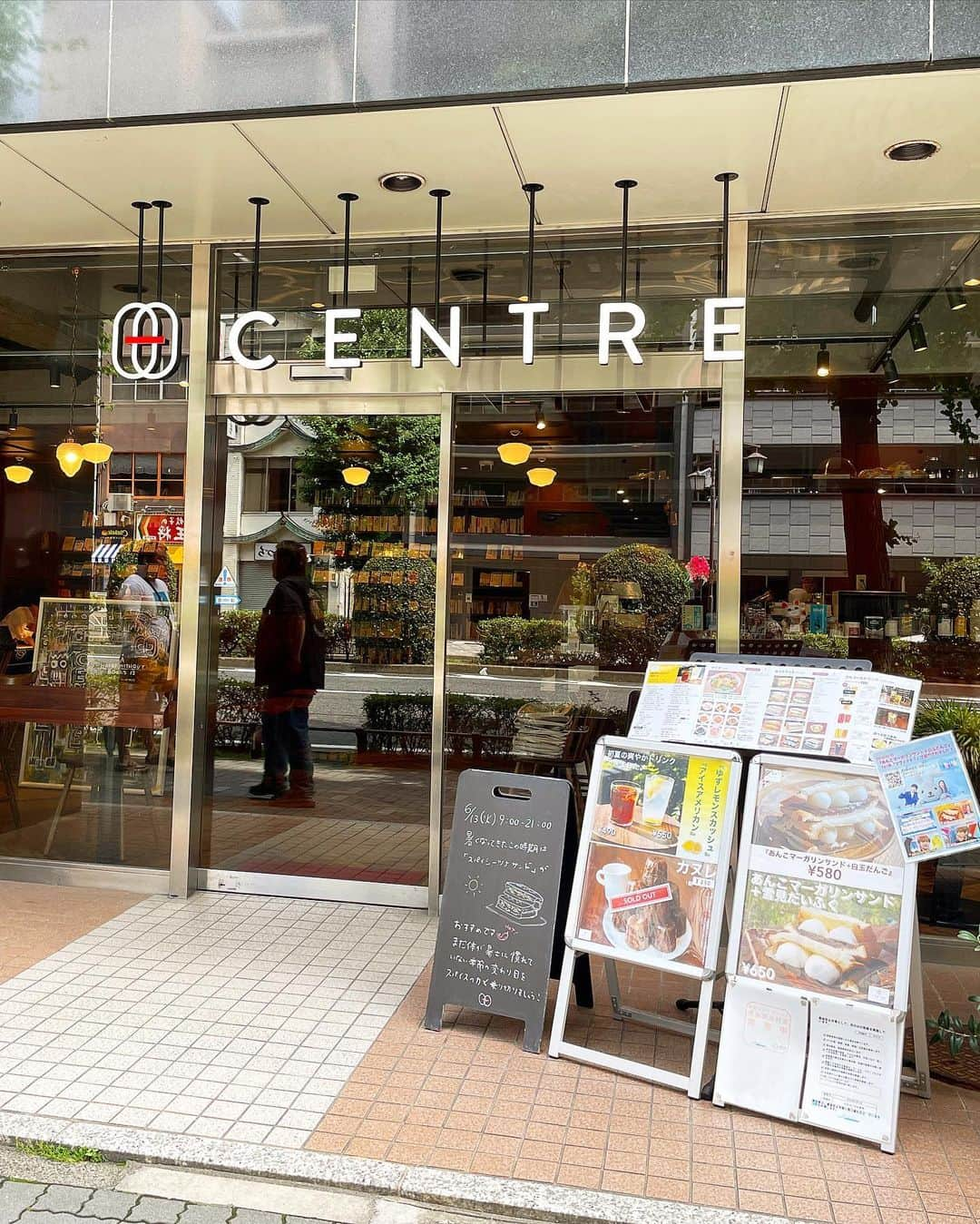 もーさんさんのインスタグラム写真 - (もーさんInstagram)「(*˘︶˘*).｡.:*♡ ♡♡♡ 新栄にあるブックカフェ ・ 📍CENTRE @centre.nagoya  ・ ずーーっと 食べてみたかった白玉だんごサンド✨ ・ 5月にTV"ラヴィット"でも 紹介されてた☝️ ・ ◎あんこマーガリンサンド＋白玉だんご ¥580 ・ ◎ウインナーコーヒー ◎ビターブレンド ・ あんこマーガリンだけでも 美味しそうなのに😆 ・ もっちり白玉だんごが3つも入ってる♡ ・ あんこも甘すぎなくて 美味しかった〜 ・ コーヒー☕️によくあう！ ・ ボリュームあるから お腹いっぱいに🥰 ・ 店内は 本がたくさん！ ・ ゆっくり過ごすのにおすすめ〜 ・ コンセントもあって作業も出来る♪ ・ 今度は 雪見だいふく入ったの食べたい‼️ ・ ・ *☼*―――――*☼*――――― ◇名古屋市中区新栄2丁目1-9   雲竜フレックスビル東館1Ｆ ◇052-228-8659 ◇平日9:00～ ◇土日8:00～ *☼*―――――*☼*――――― #CENTER#PR#ブックカフェ #名古屋カフェ巡り #centre新栄 #新栄カフェ #新栄グルメ #新栄喫茶店 #名古屋カフェ#あんこマーガリンサンド #あんこマーガリンサンド白玉だんご入り #ウインナーコーヒー#cafe #coffee#新栄モーニング#名古屋モーニング#名古屋めし#名古屋グルメ」6月13日 20時00分 - mouusan