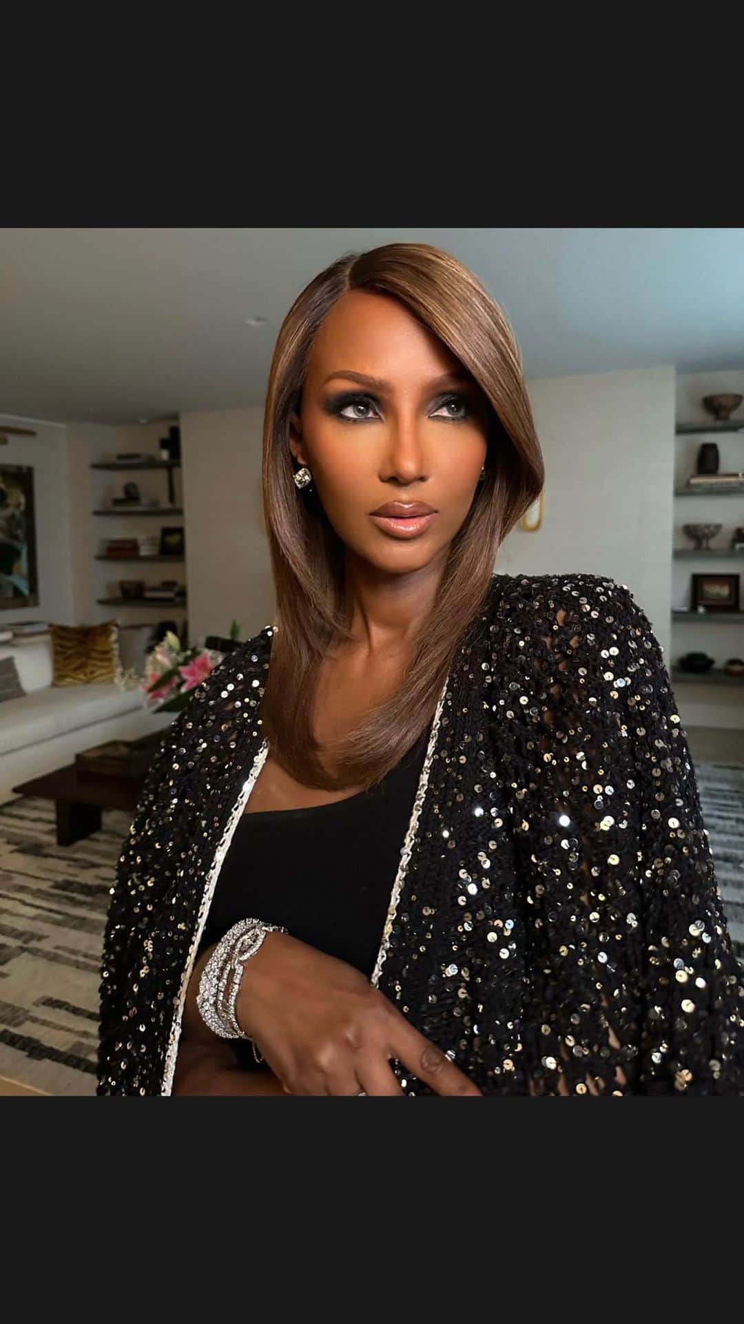 イマン・アブドゥルマジドのインスタグラム：「A night with @chanelofficial for 2023 TriBeCa Festival Artist Awards Program   Makeup @kilprity  Hair @hoshounkpatin」