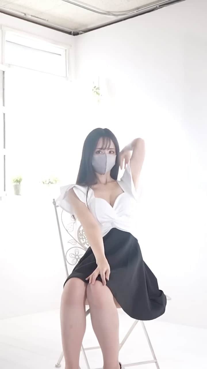 奔放なナナのインスタグラム：「🤍🖤🤍🖤」