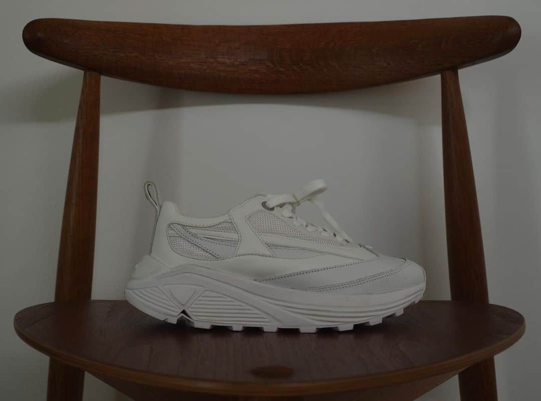 Icumi Oohamaさんのインスタグラム写真 - (Icumi OohamaInstagram)「👟  白スニーカー、悩んだ結果 @oao_footwear にしました☺︎ クッション性が高く、フォルムが美しい。」6月13日 20時09分 - icumi___