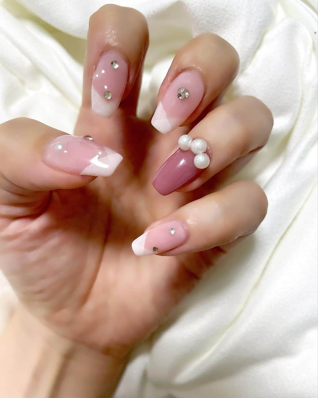 田中良子のインスタグラム：「#ネイル #ネイルデザイン #ピンクネイル #nailart #nail」