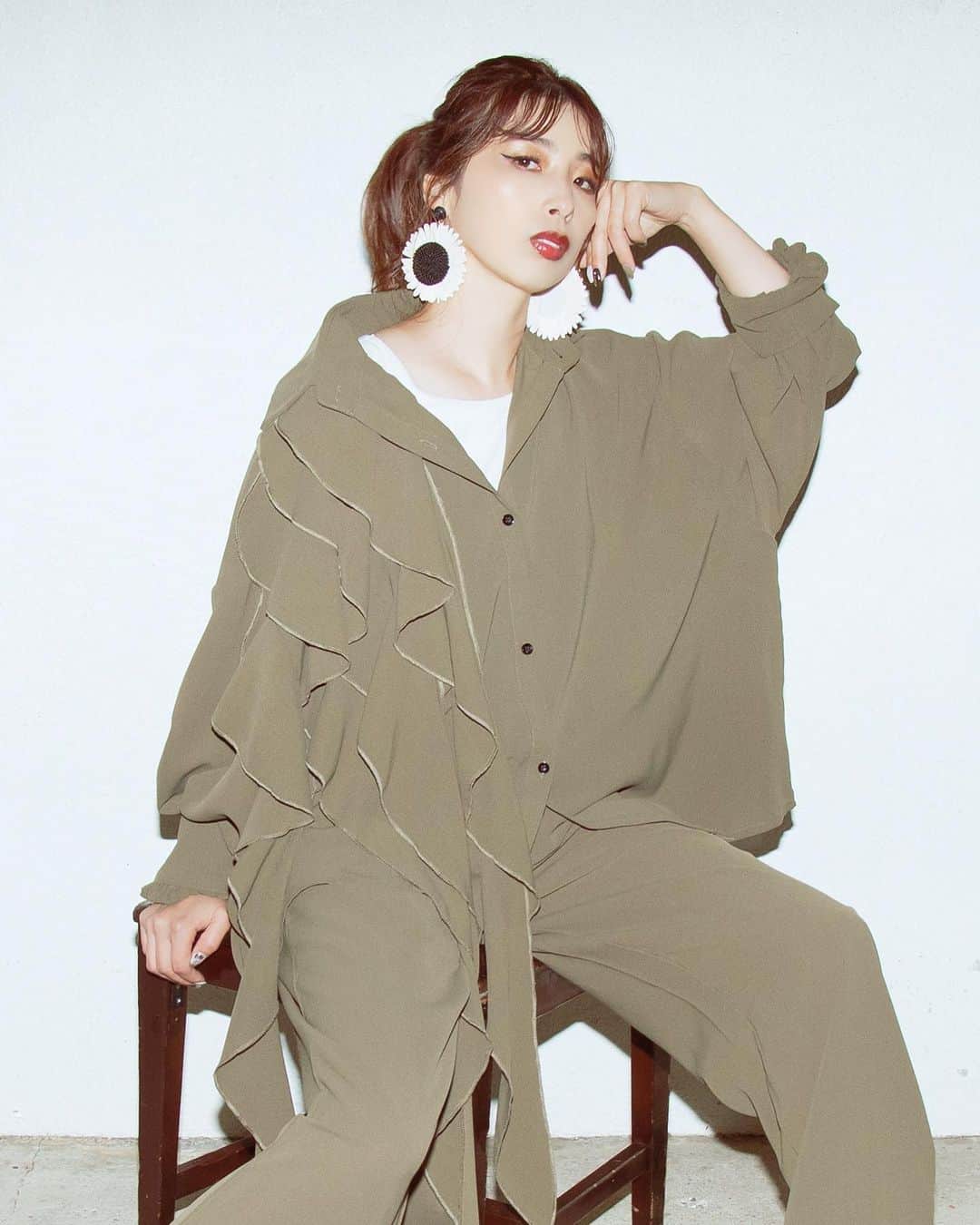 山口リサのインスタグラム：「リリース記念🫶🏻インスタライブ 6月16日(金)22:00からやります❤️  💎💎💎💎💎💎💎💎  山口リサ New Single "Mirror Mirror" 2023.6.16 Release決定🪞  あと3日🔥🔥🔥  #mirrormirror #ミラミラ #lisayamaguchi #山口リサ  #ovaheadrecords」