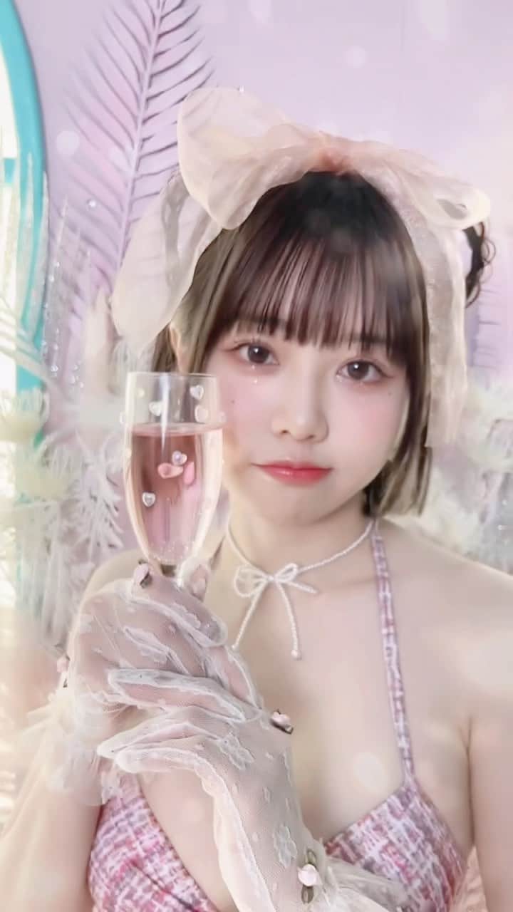 のインスタグラム：「LARME 057発売日まであと３日🍑🥂🫧🌙  中村里砂ちゃん( @risa_doll_ ) 鶴嶋乃愛ちゃん( @felonyrose__n ) 頓知気さきなちゃん( @arigato_v ) ちせちゃん( @peach_chu_ ) ふーりーちゃん( @fuuuuu_ri )  #LARME #larmemagazine #larme057 #ラルム #ファッション絵本 #中村里砂 #鶴嶋乃愛 #頓知気さきな #ちせ #ふーりー #LARME」