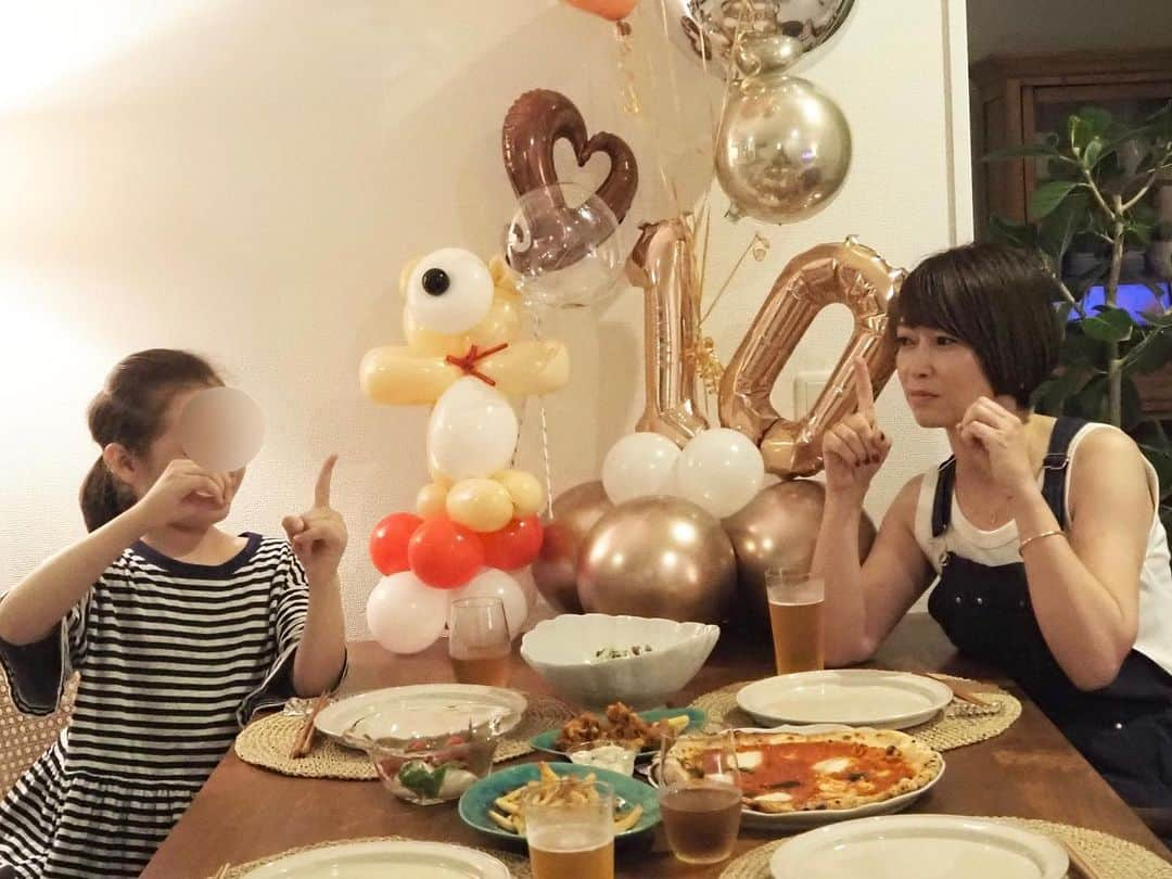 辺見えみりさんのインスタグラム写真 - (辺見えみりInstagram)「娘のbirthdayに、 コメントたくさんありがとうございました😊  ラストは10歳 birthday お家ぱーてぃー 5枚目、『10』が逆🤣」6月13日 20時22分 - emiri_hemmi