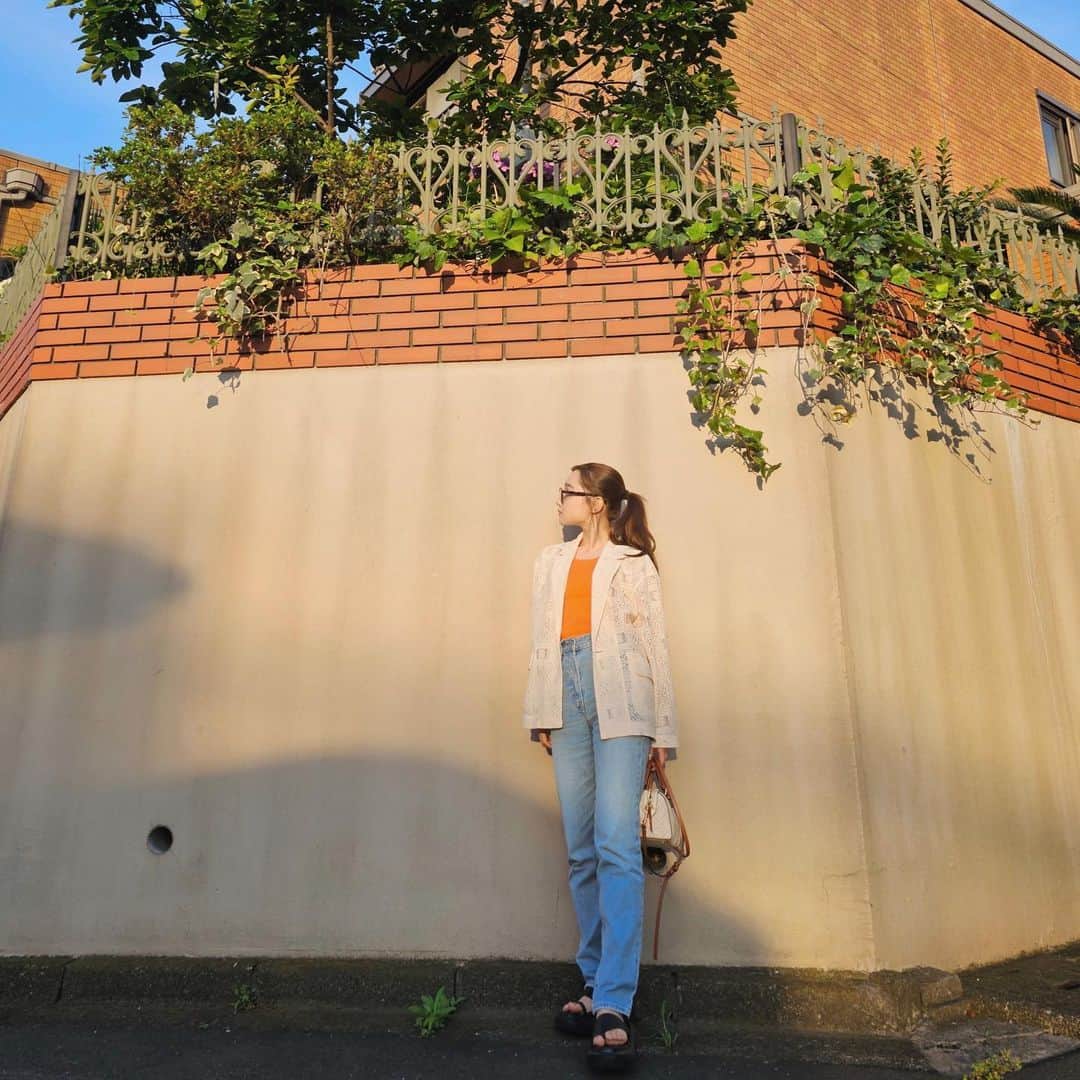 新野尾七奈のインスタグラム：「👕 @snidel_official  👚 @strata_jp  👖 @snidel_official  🥾 @murua_official  💼 @toryburch」