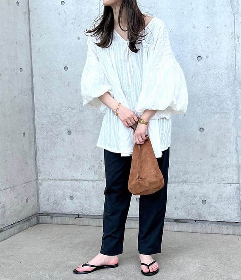 神戸レタスさんのインスタグラム写真 - (神戸レタスInstagram)「. . 【Recommend item✨】  みんなが着ているこのシャツや ストレートパンツ、実は、、、！！  水陸両用のラッシュガードなんです😳💕 素敵な着こなしも要チェック🫶  アイテムの詳細は商品ページをご確認ください👏✨  ーーーーーーーーーーーー #シャツ S192 #ストレートパンツ S195 ーーーーーーーーーーーー  ※その他アイテムはモデルさんの私物もございます。 ※完売アイテムもございますのでご了承ください。 ※再販情報に関しましてはLINE@をご利用ください✨ . . #kobelettuce#神戸レタス#プチプラコーデ#今日のコーデ#ファッション#ootd#outfit #春服コーデ #夏コーデ #綺麗めコーデ #ママコーデ #シャツコーデ #ストレートパンツ #水着 #ラッシュガード #お出かけコーデ #旅行コーデ #大人カジュアル」6月13日 20時25分 - kobe_lettuce