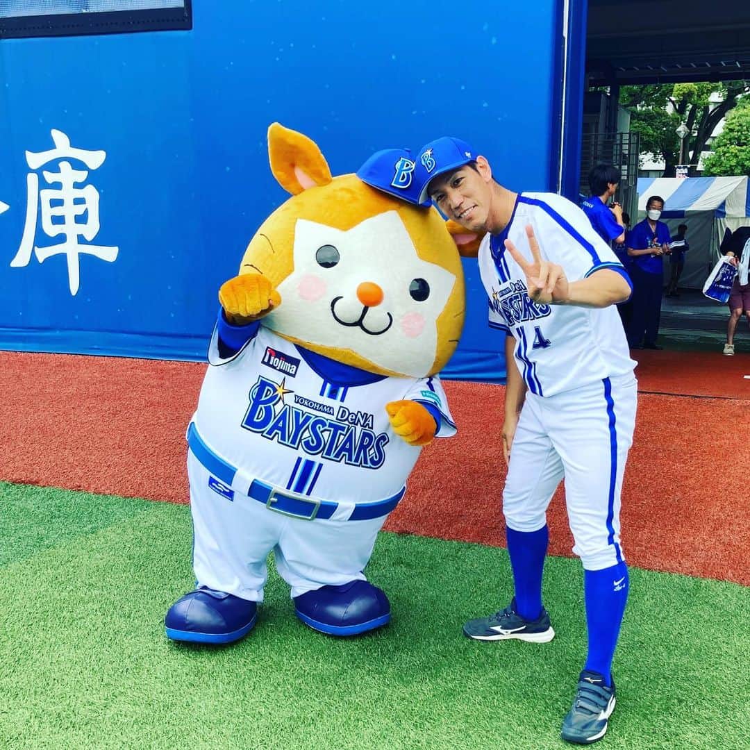 荒波翔のインスタグラム：「スターマンカップの時に📸  スターマンが登場した時のこどもの興奮に嫉妬しました😜  #横浜denaベイスターズ  #スターマンカップ  #2023  #横浜スタジアム  #スターマン」