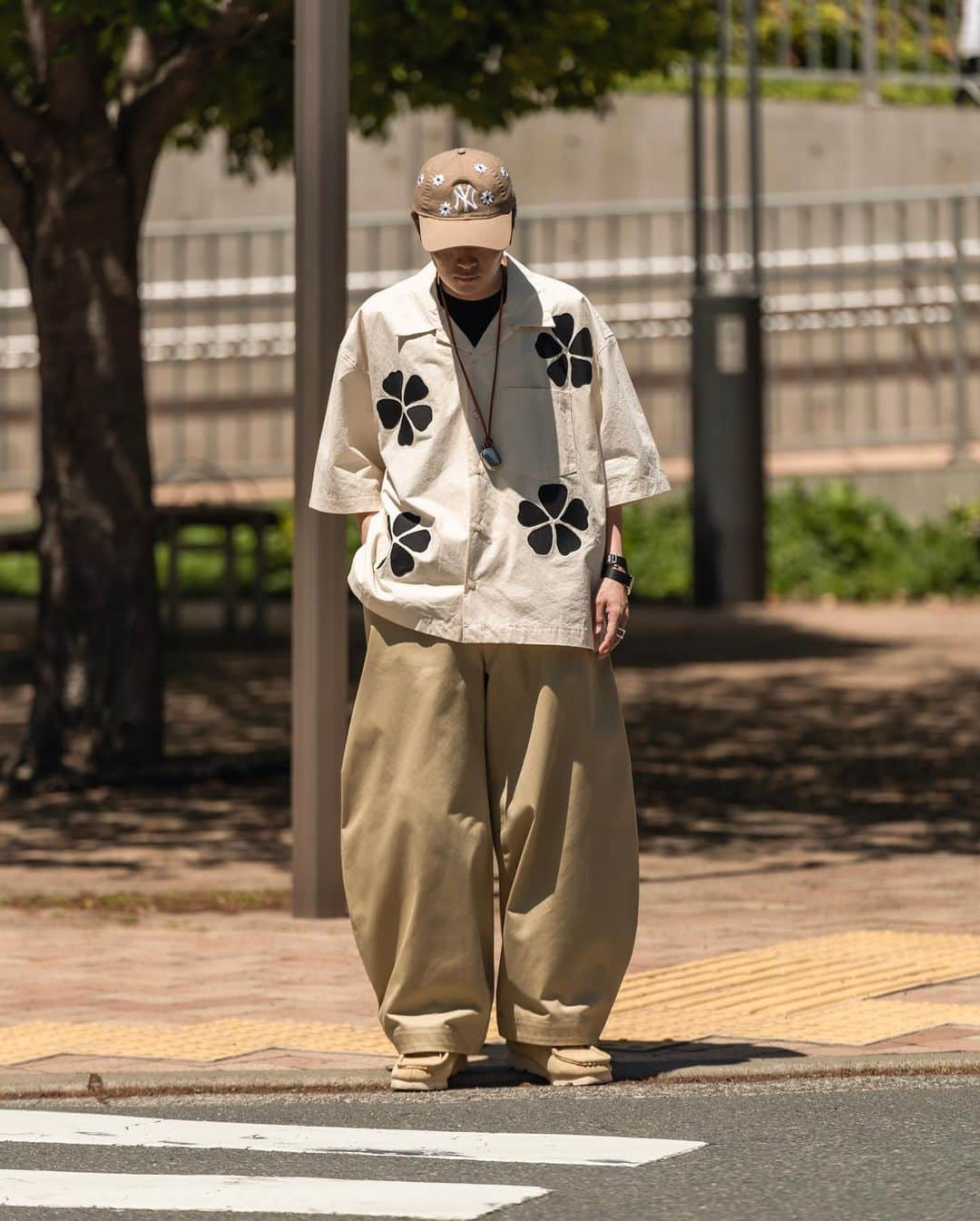 Ryoさんのインスタグラム写真 - (RyoInstagram)「My 9 styling ideas for summer🚶‍♂️🚶‍♂️🚶‍♂️  Which one do you like the best?  Let me know at the comment or sharing it;)✍️  ----------------------------------------- Ryo Takashima ⚪︎Youtube : Ryo Takashima で検索🔍 ⚪︎select shop  → @plus81.official  ⚪︎brand → @the_clesste  -----------------------------------------  #arcteryx #vega #ryotakashima #yoketokyo #ssstein #daiwapier39 #interim #therow #newbalance #streetstyle #streetfashion #fashion #outfit #hyke #porter #therow #kanemasa #plus81 #blurhmsrootstock  #blurhms #sagenation #asics #kikokostadinov #herill #studionicholson #sagenation #outfit #穿配不重样 #每日穿搭 #日系穿搭 #我最爱的服装品牌」6月13日 20時28分 - ryo__takashima