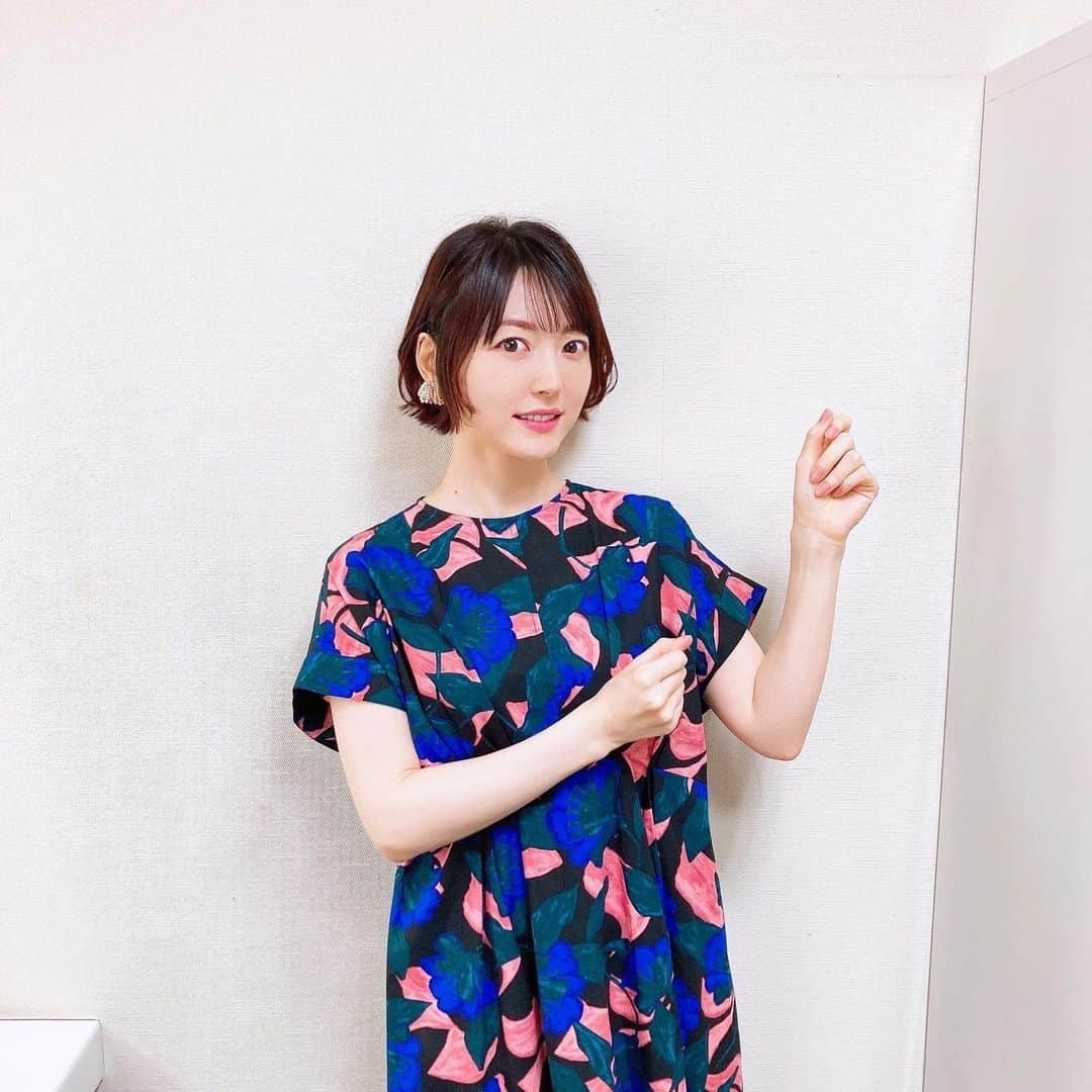 花澤香菜さんのインスタグラム写真 - (花澤香菜Instagram)「. ぽかぽか5月衣装まとめ！ ぽかぽかが始まって半年が経とうとしている☺️🌸  1枚目: #janemarple  #tamas  2枚目: #muveil #tamas  3枚目: #3ETDEMI #tamas 4枚目: #CLANE」6月13日 20時32分 - hanazawa_kana.official