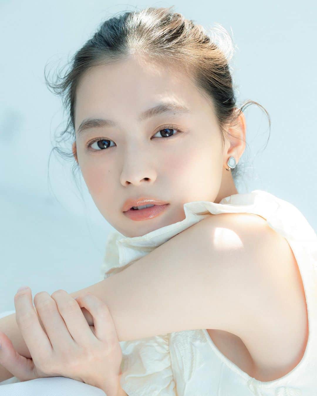 寺田茉布のインスタグラム：「ar6月号　松木育未さん @ar_magazine  @kiss.cosmetics  @ikumimatsuki  @tomoe___nakayama  @n_nnna」
