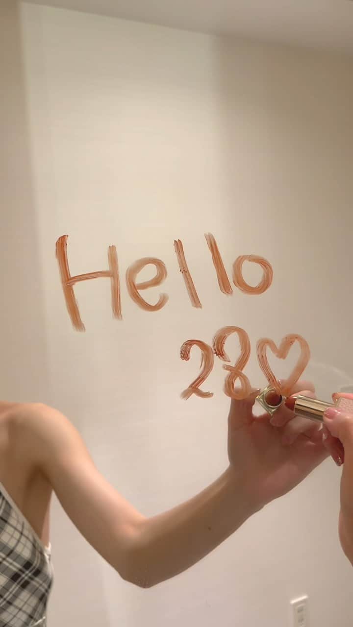 りえのインスタグラム：「Hello.28..🎂✨  #birthday#mybirthday#28歳誕生日」