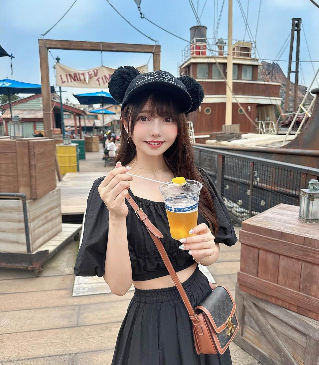 遠藤 玲奈 /endo renaのインスタグラム：「最近黒ばっかり🖤🏰 マンゴービール美味しかった☺︎ .」