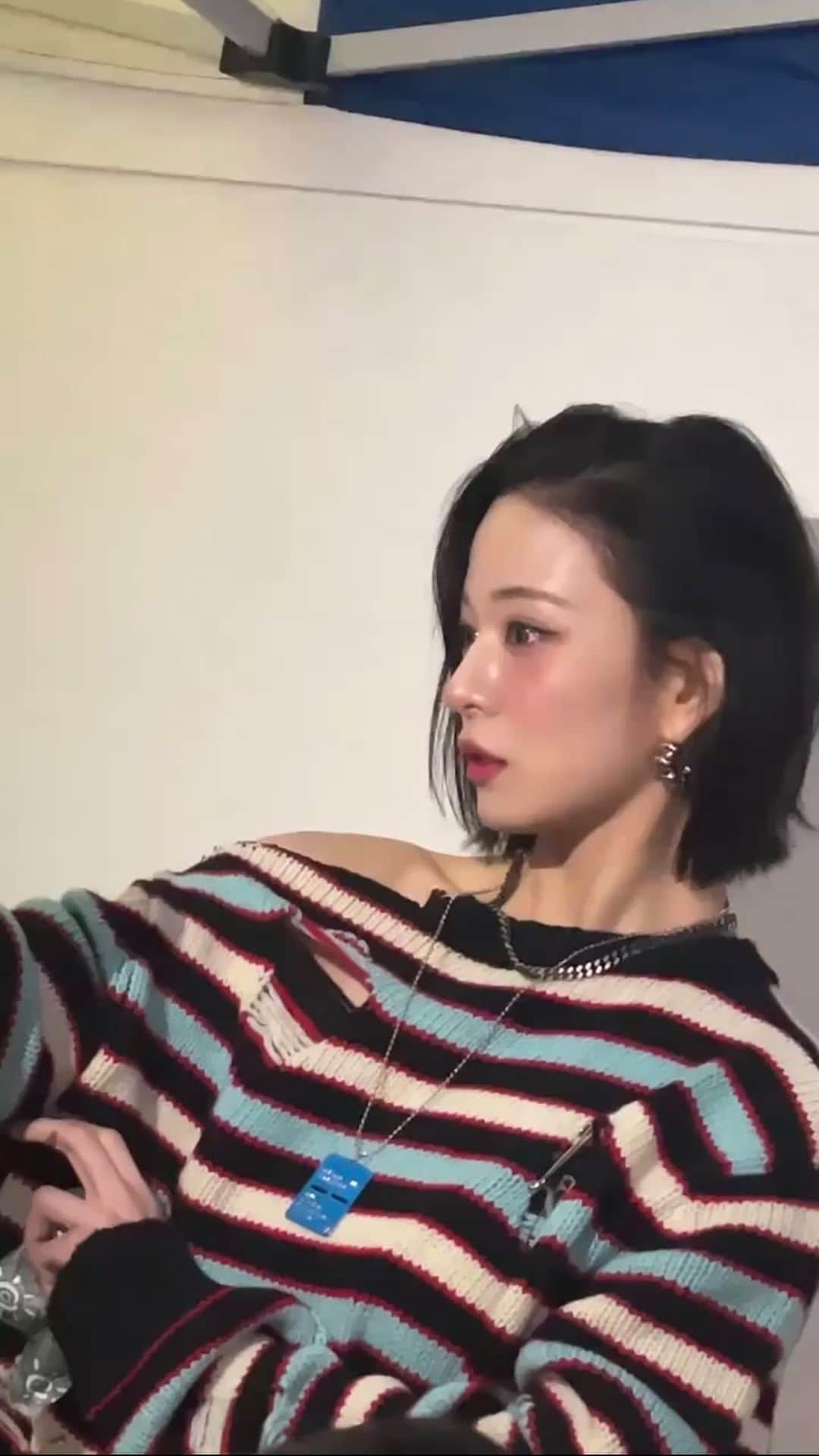 のインスタグラム：「#백하시_short #menow music video Chaeyoung Behind cut 📸  #fromis_9 #프로미스나인 #Unlock_My_World #지헌」