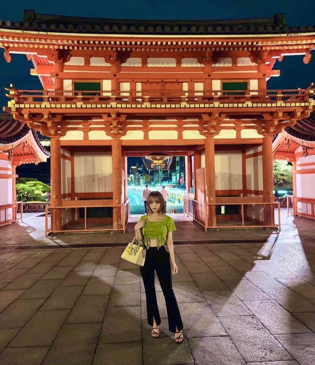 りこぴんさんのインスタグラム写真 - (りこぴんInstagram)「. 伏見稲荷大社行ってきた🦊⛩️  夜中に初めて行ったけど、伏見稲荷の魔界感がこわかった🥹  でも幻想的ですてき✨💜  .  京都のソワカって言うシーシャ屋さんにあった、メンダコのぬいぐるみが可愛すぎたので、載せておく😌💕  #伏見稲荷大社 #伏見稲荷 #伏見稲荷神社 #伏見稲荷大社千本鳥居 #伏見稲荷神社⛩ #京都 #京都観光 #京都神社 #神社巡り #神社フォトコンわたしと神社 #ポートレート #ポートレート撮影 #大阪モデル #撮影モデル」6月13日 20時46分 - rikopingram_t