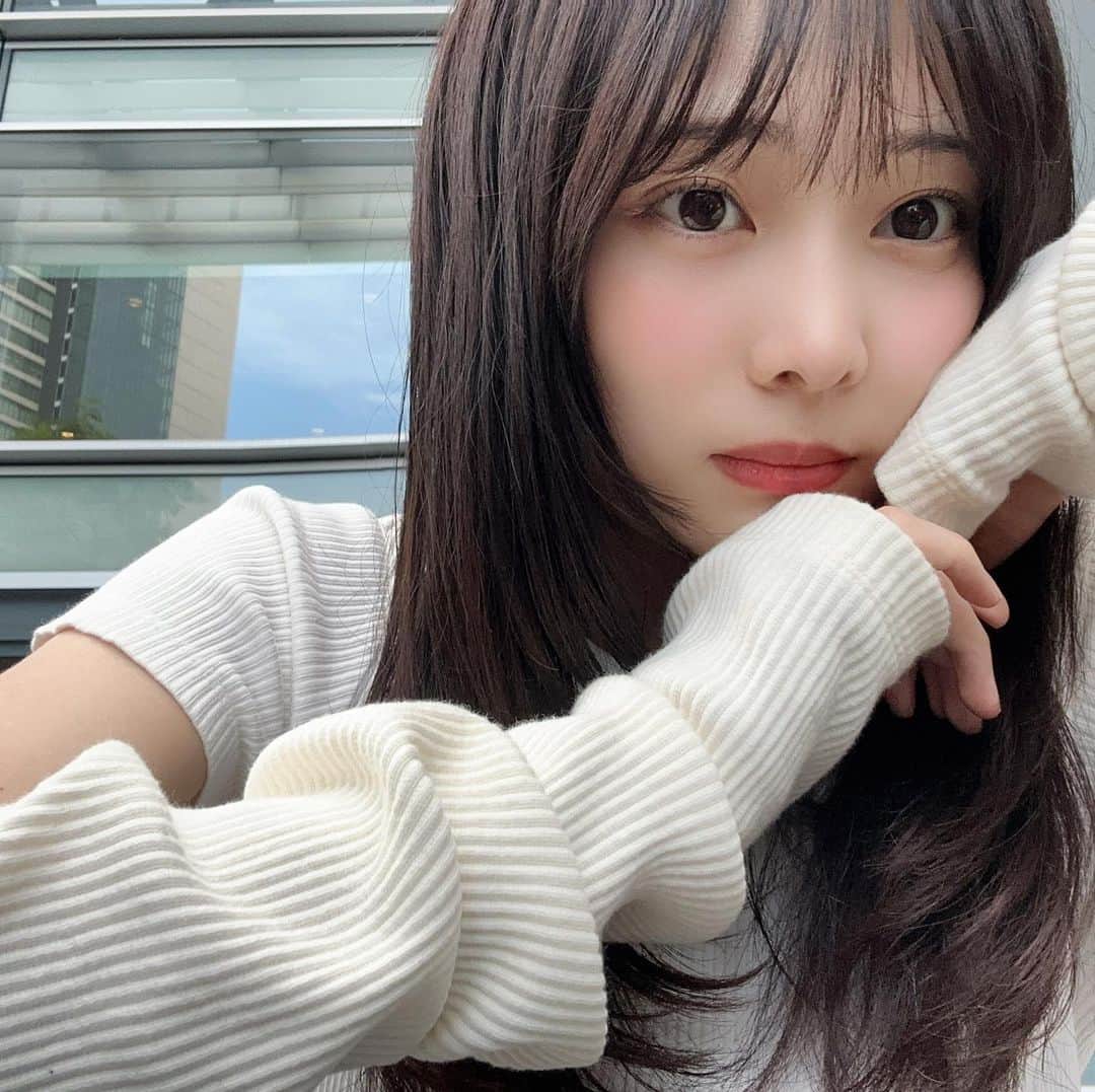 金山奈々絵のインスタグラム：「最近色々流行ってるけど、みんな体調大丈夫？？ フォロワーさん頑張り屋さんが多いみたいです あんまり無理しすぎないようにしてね🍎」