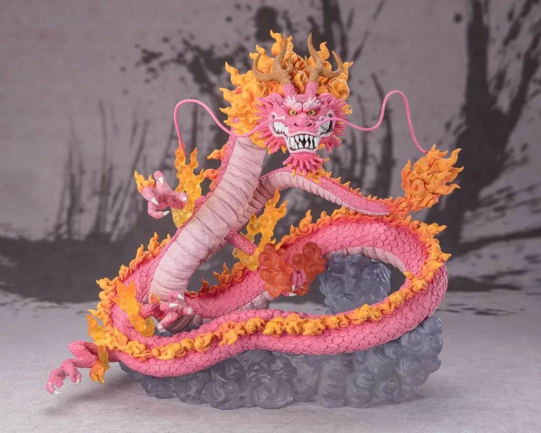 のインスタグラム：「フィギュアーツZERO[超激戦]シリーズより、龍姿の「光月モモの助」登場!!  仇敵に牙を向け、にらみつける勇ましい表情、なびく毛や、爪先までこだわり抜かれた圧巻の造形。 付属しているヤマトのミニフィギュアと並べると、その大きさの違いに、さらに圧倒されます！  この「-双龍図-」シリーズとして登場する、「百獣のカイドウ」と並べれば、鬼ヶ島決戦での2人が相対した時のシーンを再現できます！🐲⚡️  ◆フィギュアーツZERO ［超激戦］光月モモの助-双龍図-  現在予約受付中！ 商品の詳細や受注などは、公式サイトでチェックしてください。  ▼Official instagram of Tamashii Nations @instamashii  #ONEPIECE #ワンピース #onepiecefigure #フィギュア #figure #フィギュアーツZERO #figuartszero #魂ネイションズ #tamashiinations」