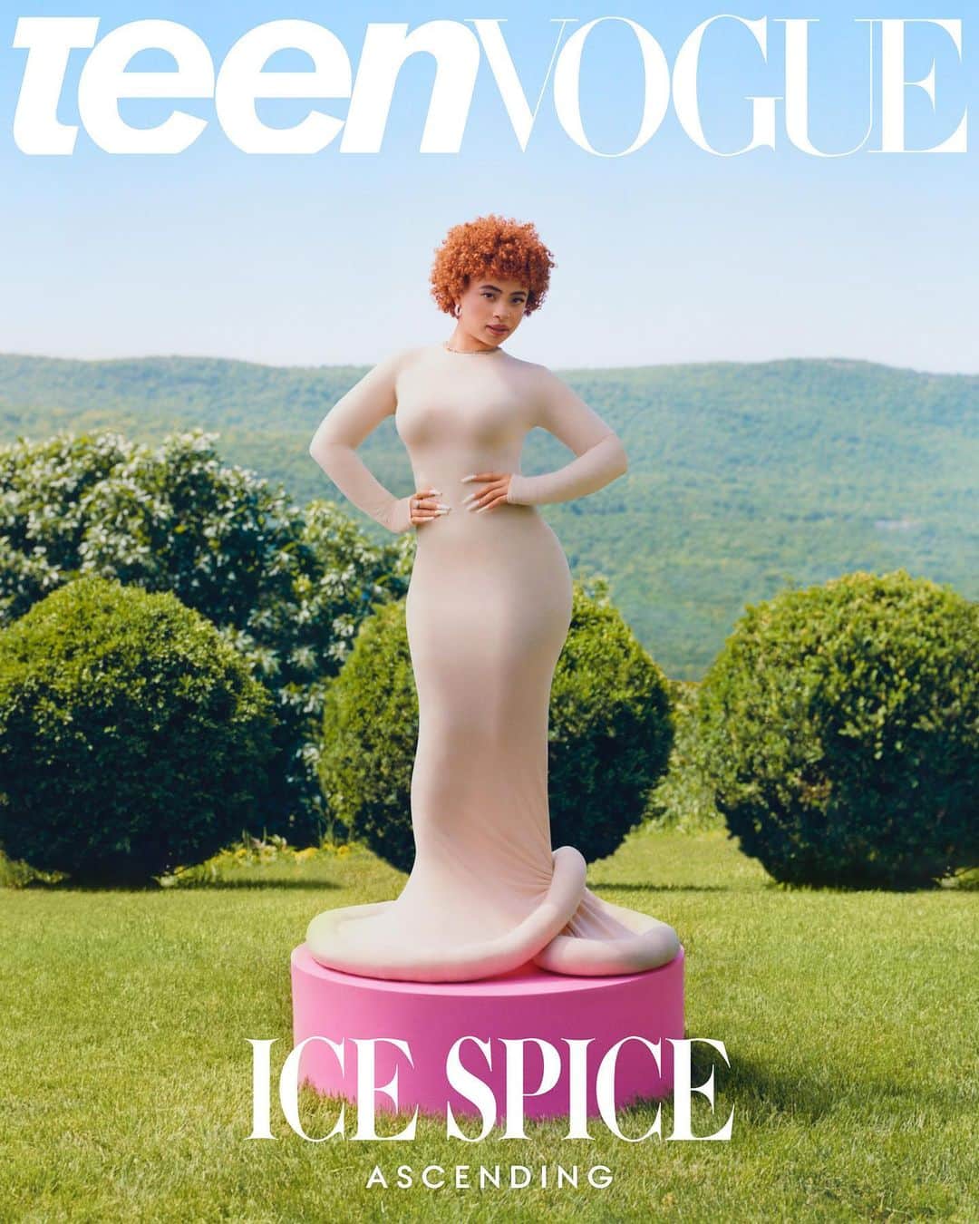 Teen Vogueのインスタグラム：「Introducing Teen Vogue’s June cover star, Ice Spice (@icespice) 🧊🌶🔥💕  With the renaissance of New York rap and the second golden age of female rap both in full swing, the rapper arrives in the heart of it all. She is the It girl, the queen of self-affirmations and manifesting, a bastion of aplomb. Injecting a matter-of-fact confidence into her discography (a.k.a. spreading the baddie gospel) might project her as godlike, but she’s not a mythological creature; she’s a 23-year-old embracing the surreality of being a “young, lit, rap b*tch.”  “That's fun. My job is being a rapper,” she says. “Like, what the f*ck? That's mad lit.” #IceSpice chats with @kaitmcnab on navigating her rise to fame, making music, and more at the link in bio.  🖋: @kaitmcnab 📸: @chinxzam Stylist: @itsrobertojohnson at @saintlukeartists Creative Consultant: @marissa_pelly Producer: @leahmaraproductions  Hair: @dijahslayy Makeup: @karinamilan__ Manicurist: @shespolished Prop Stylist: @_selena.liu」