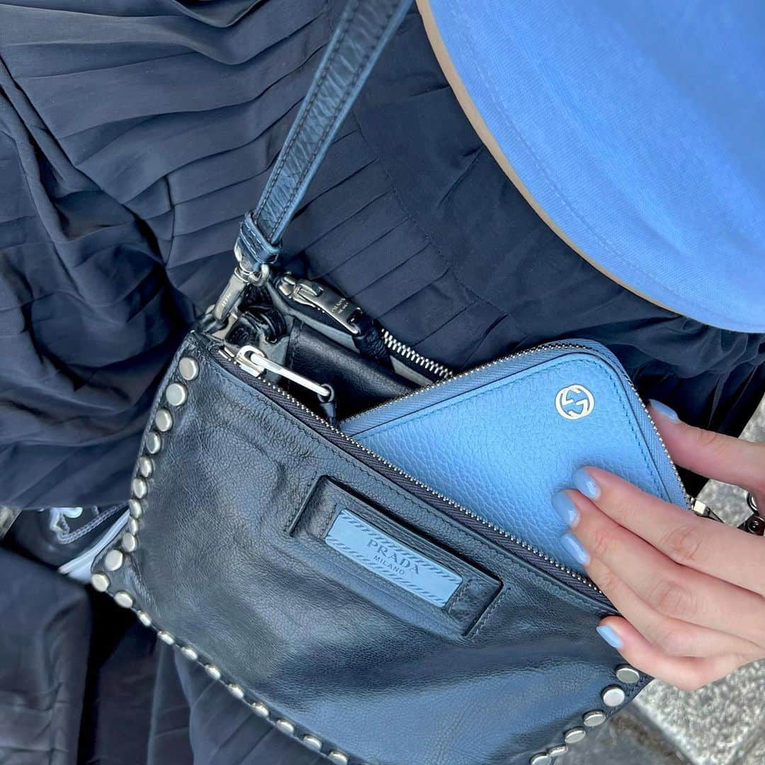 富久美玲さんのインスタグラム写真 - (富久美玲Instagram)「服も鞄も財布もネイルもブルーな日🤣🩵」6月13日 21時14分 - mirei_official