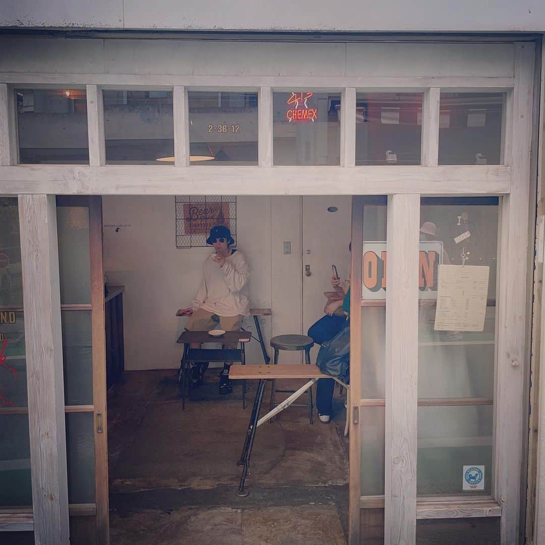 加藤 聖也さんのインスタグラム写真 - (加藤 聖也Instagram)「. BEAR POND ESPRESSO 美味しくて店内も好き。  また行こう🤭  下北沢にあるコストコ STOCKMARTにも行ってみた  #下北沢 #coffee #coffeeshop #coffeestand #caffellatte #llatteart  #BEARPONDESPRESSO #久しぶりの下北沢へ #何気に徒歩で行ける距離だった」6月13日 21時09分 - se1ya_kato