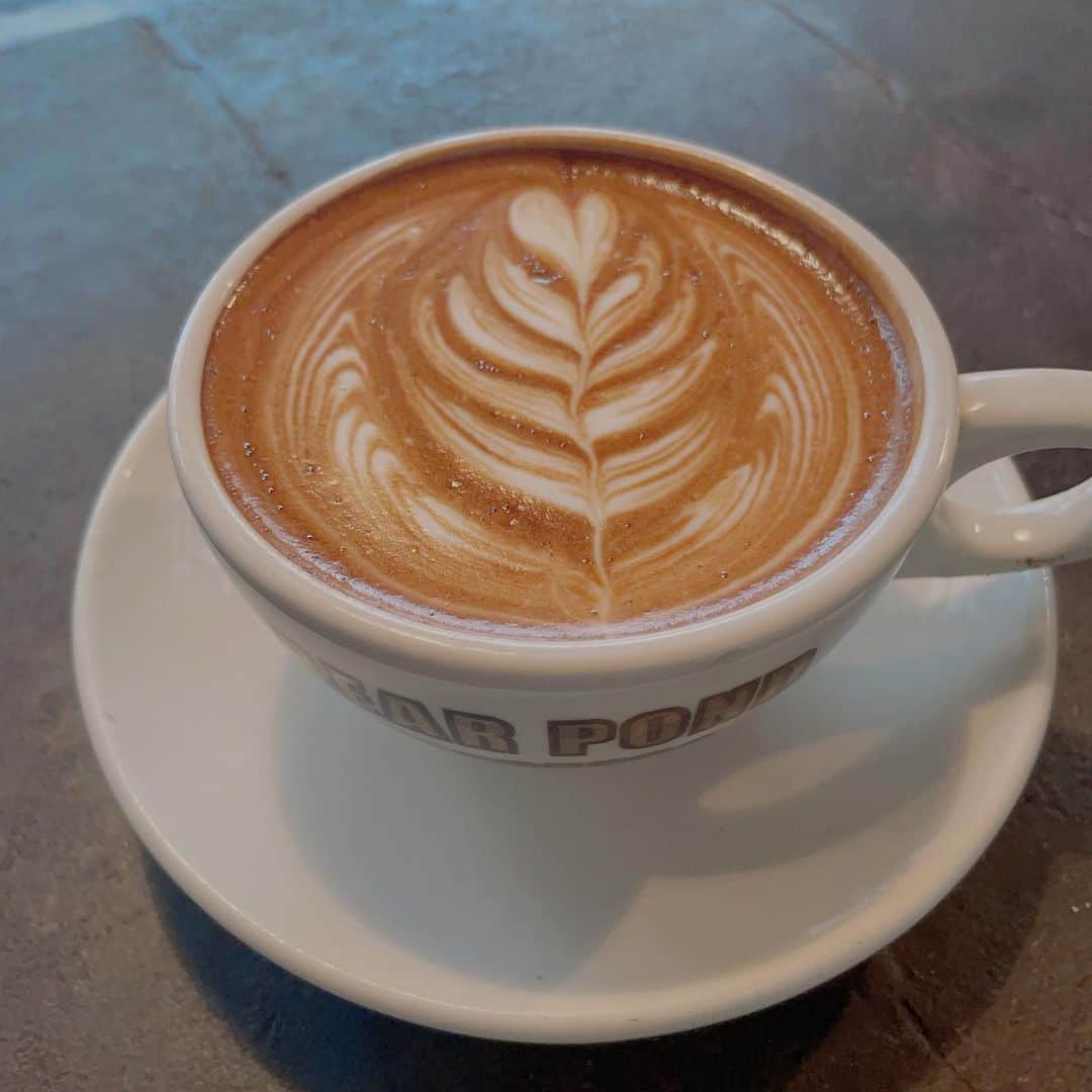 加藤 聖也さんのインスタグラム写真 - (加藤 聖也Instagram)「. BEAR POND ESPRESSO 美味しくて店内も好き。  また行こう🤭  下北沢にあるコストコ STOCKMARTにも行ってみた  #下北沢 #coffee #coffeeshop #coffeestand #caffellatte #llatteart  #BEARPONDESPRESSO #久しぶりの下北沢へ #何気に徒歩で行ける距離だった」6月13日 21時09分 - se1ya_kato