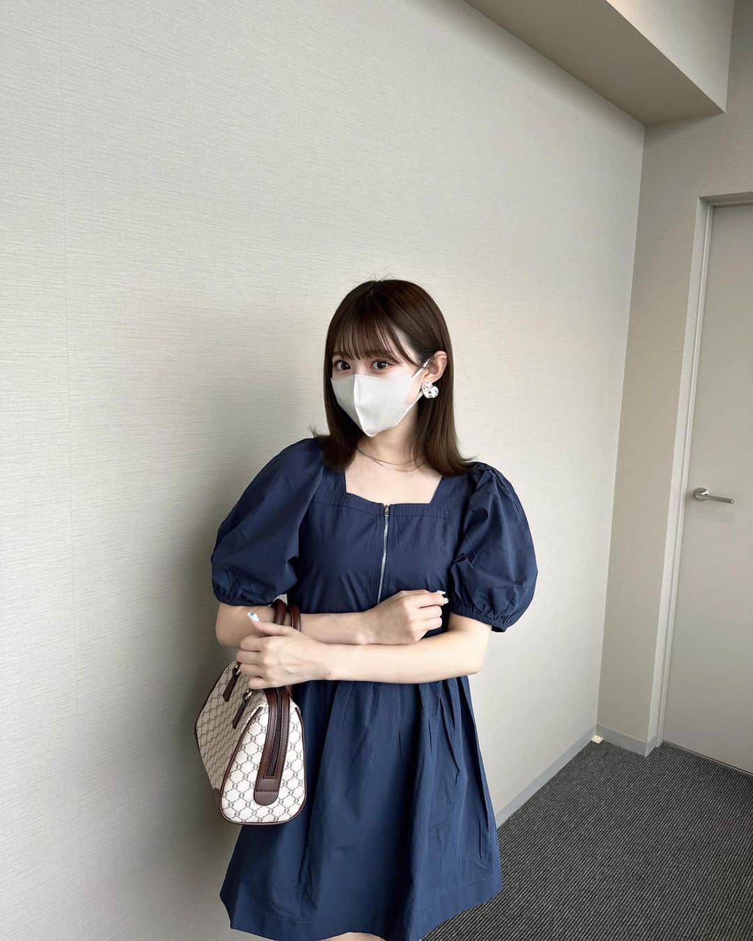Ayanaさんのインスタグラム写真 - (AyanaInstagram)「🐈‍⬛💙 ⁡ ワンピにサンダルにバッグまで ぜーんぶGRLで揃えたコーデです👩🏻‍🏭♡♡ アイテムの詳細は明日の朝のリールに載せます！ ⁡ ネックレスはシルバーのものを。 いつもゴールドばかりだから新鮮🐟 ⁡ all item : @grl_official  accessory : @bele.japan  ⁡ ⁡ #GRL #グレイル #プチプラ #プチプラコーデ #GRL購入品 #GRLコーデ #グレイル購入品 #グレイルコーデ #béle #bele #bélejapan  #belejapan #ミニスカート #ミニスカ #ミニワンピ」6月13日 21時11分 - naalunlun