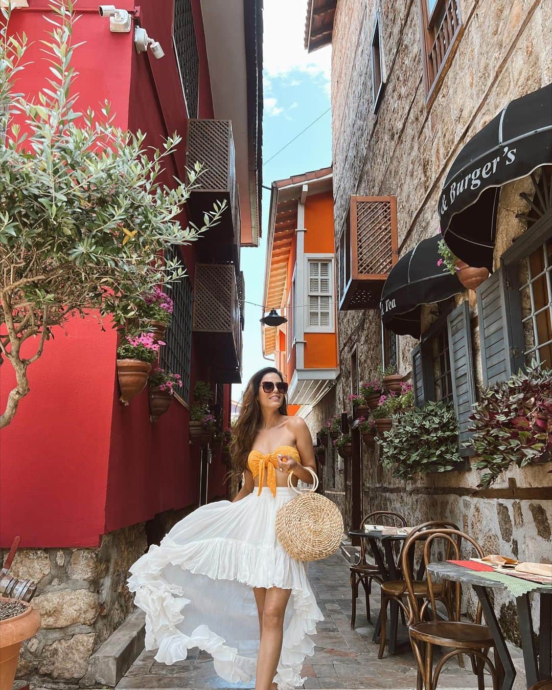 Aakriti Ranaさんのインスタグラム写真 - (Aakriti RanaInstagram)「From the gorgeous streets of the The Old Town in Antalya, Turkey! ❤️ So much history and such beautiful architecture with lots of interesting local shops.   📸 @iparichoudhary   #aakritirana #antalya #turkey #travel #oldtown #indiantravelblogger #travelphotography #wanderlust #travelblogger #history」6月13日 21時17分 - aakritiranaofficial